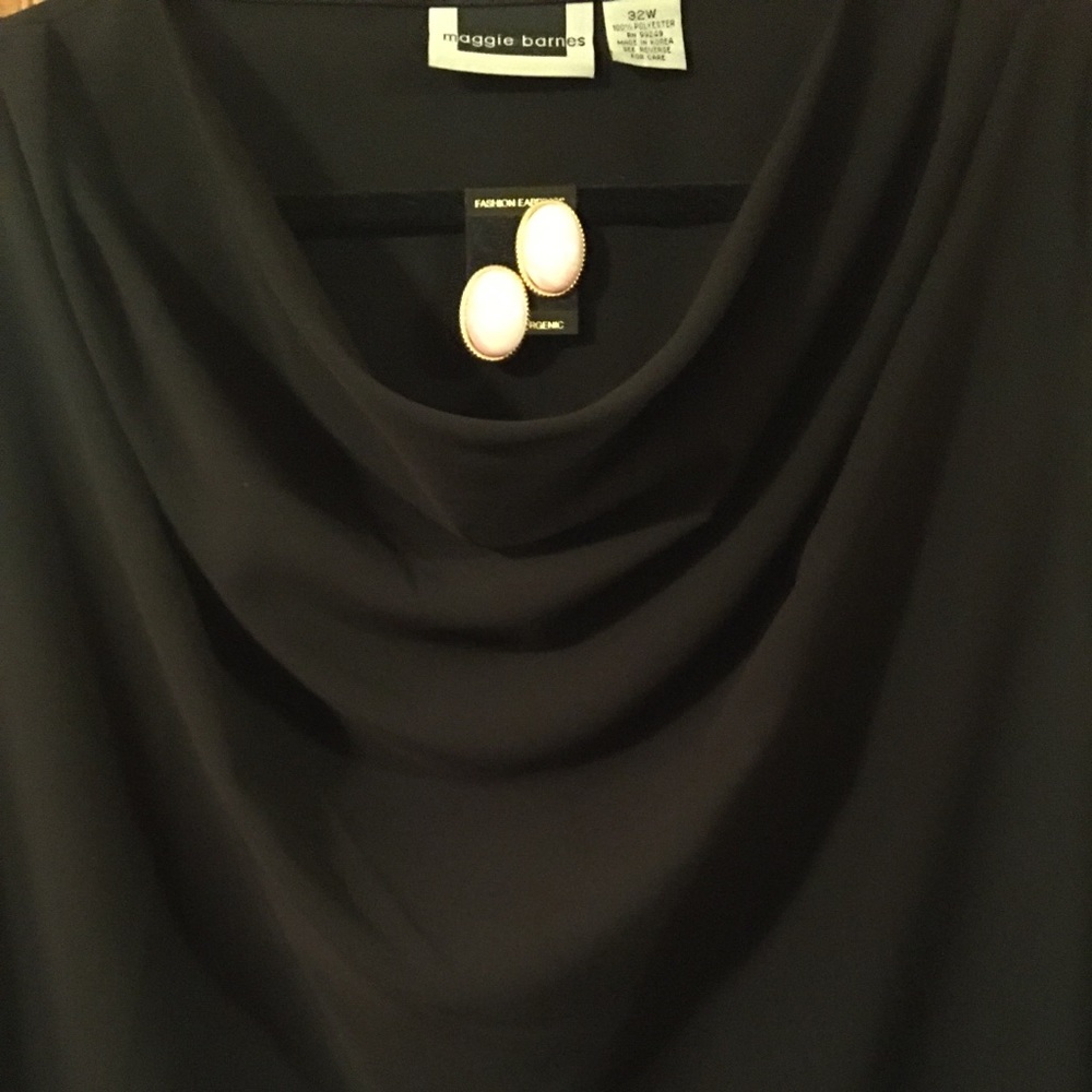 Sleeveless Cowl neck Blk blouse Plus FREE Earrings
